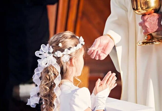 Imagen de Primera Comunión en México: Catequesis, requisitos y proceso