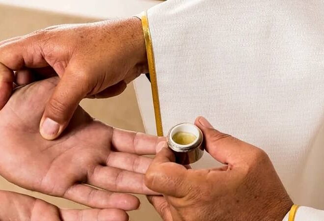 Imagen de Unción de los Enfermos: Qué es, quién puede recibirla y cómo pedirla